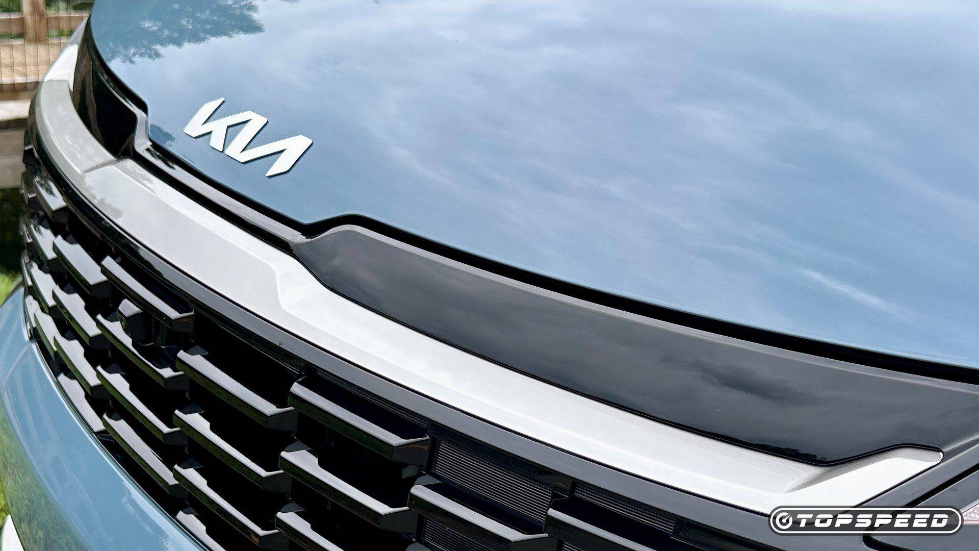 Front view of the 2026 Kia Sportage Hybrid