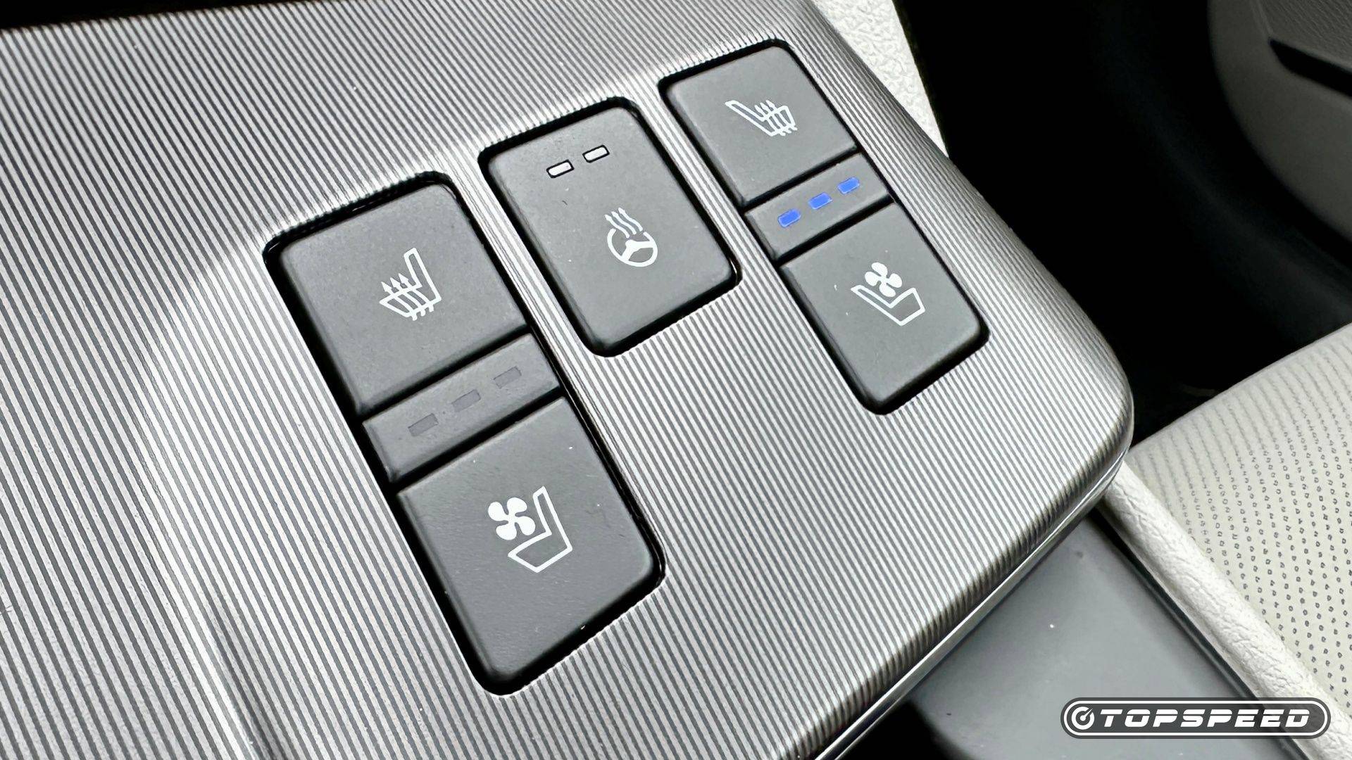 Climate controls in the 2026 Kia Sportage Hybrid
