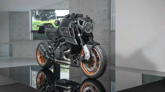 BRABUS 1300 R Masterpiece Edition naked sport motorcycle with bronze wheels