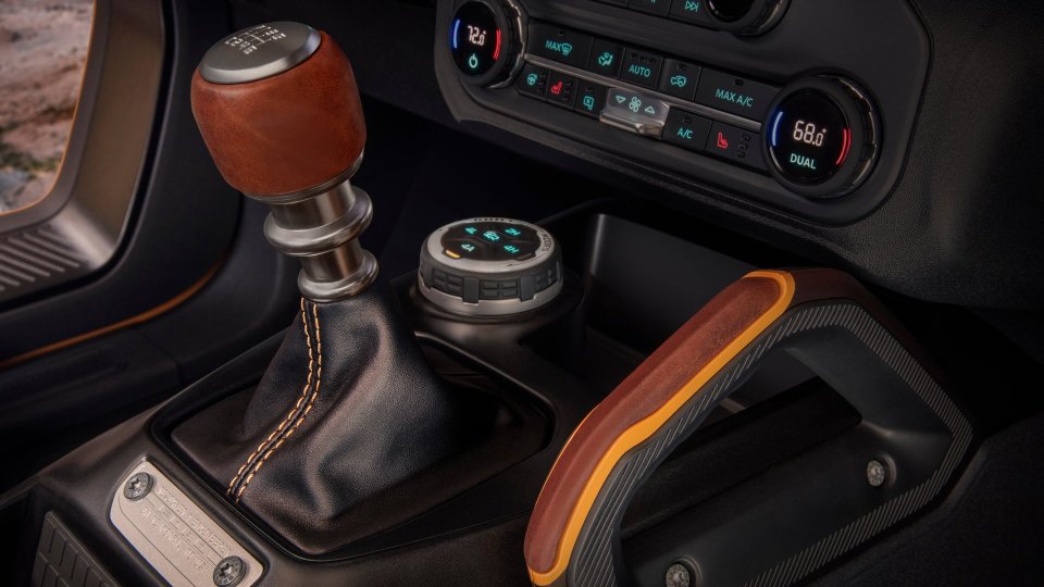 Ford Bronco manual gear shifter beside the terrain-management and four-wheel-drive controls