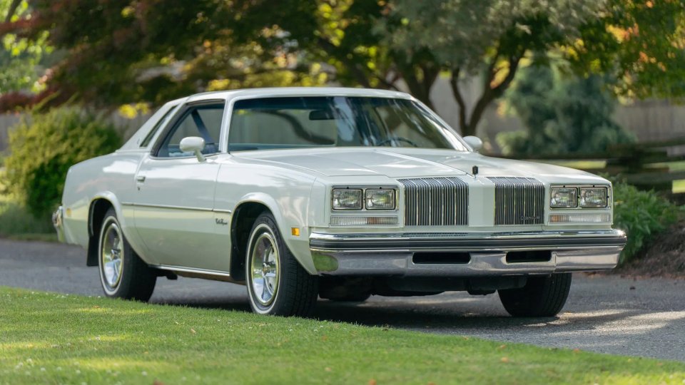 White 1977 Oldsmobile Cutlass Supreme coupe parked on a driveway