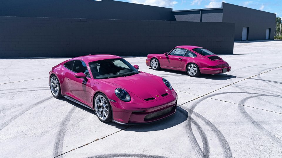 Contemporary Porsche 911 GT3 Touring and classic 911 Carrera RS in Ruby Star pink