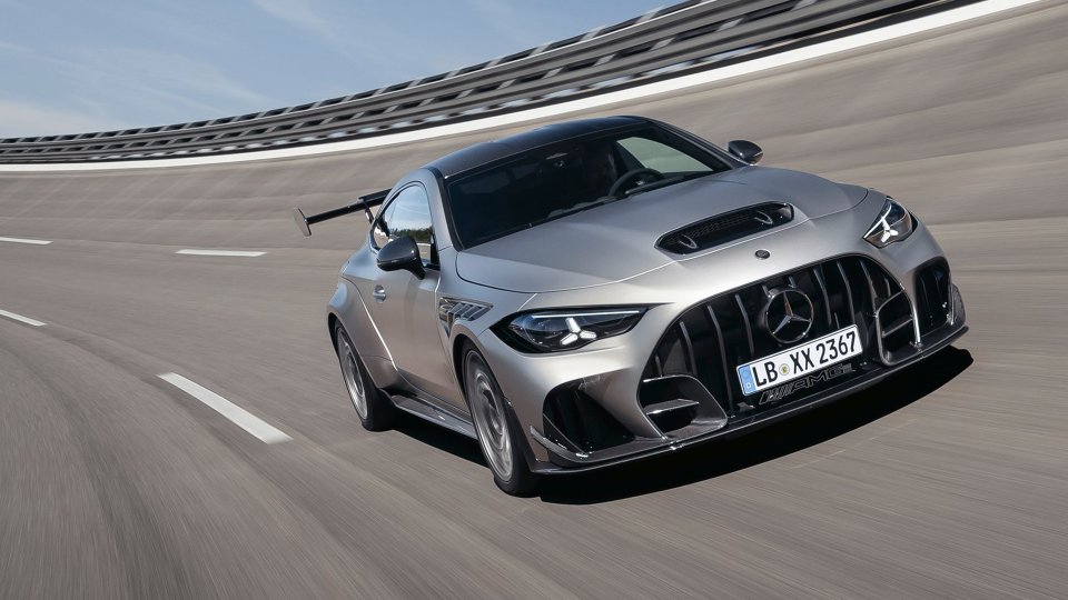 Mercedes-AMG CLE 646 Spezialanfertigung cornering on a banked track